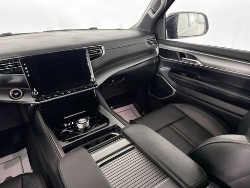 Used 2025 Jeep Wagoneer 4WD image 25