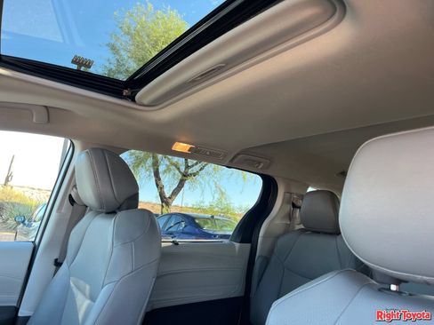 Certified 2024 Toyota Sienna XLE FWD image 33