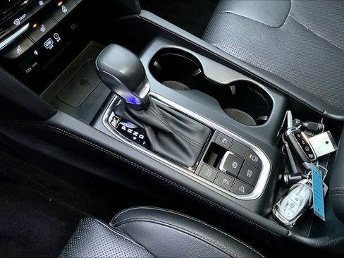 Used 2020 Hyundai Santa Fe Limited image 16