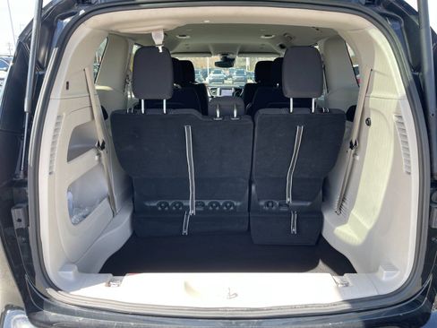 Used 2024 Chrysler Voyager LX image 18