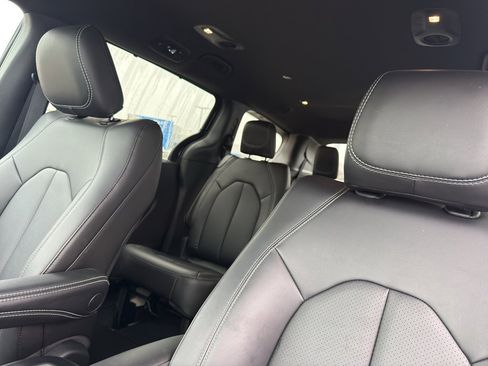 New 2026 Chrysler Pacifica Select image 27