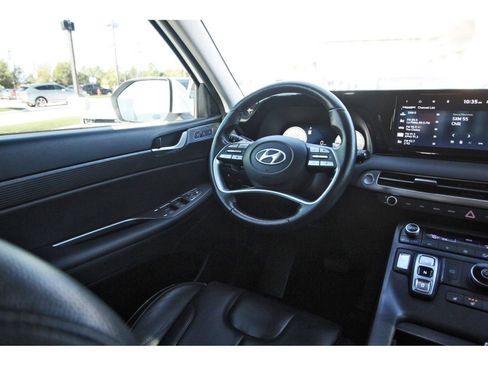 Used 2023 Hyundai Palisade Limited w/ Winter Package image 12
