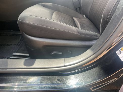 Used 2025 Nissan Altima 2.5 SV FWD image 21