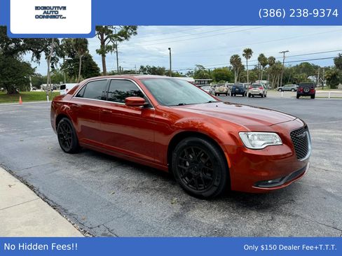Used 2021 Chrysler 300 Touring w/ Driver Convenience Group RWD image 3