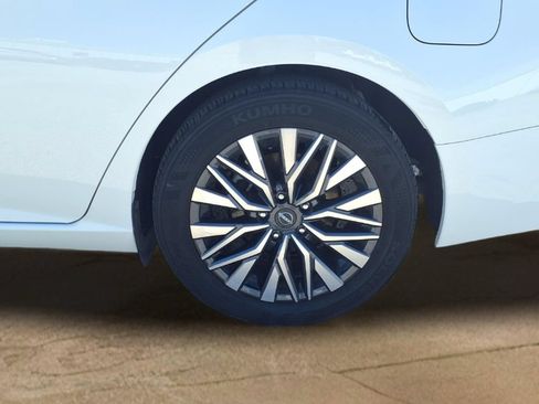 Used 2025 Nissan Altima 2.5 SV FWD image 25