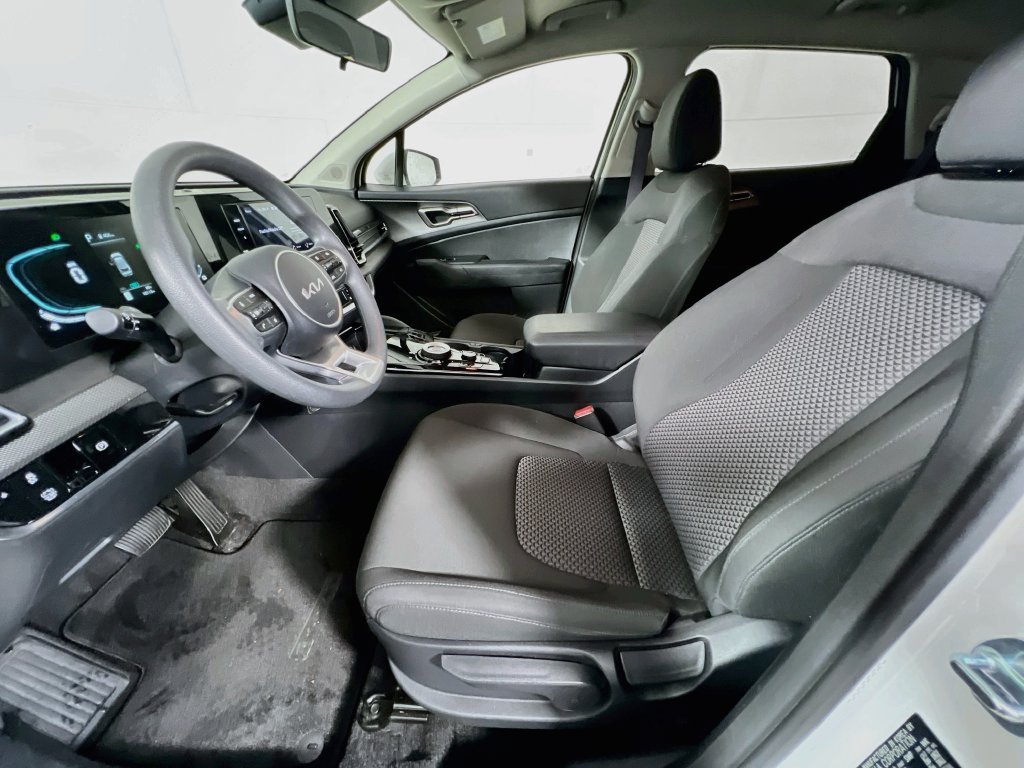 Used 2025 Kia Sportage LX FWD image 13