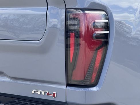 Used 2025 GMC Sierra 2500 AT4 w/ AT4 Premium Plus Package image 12