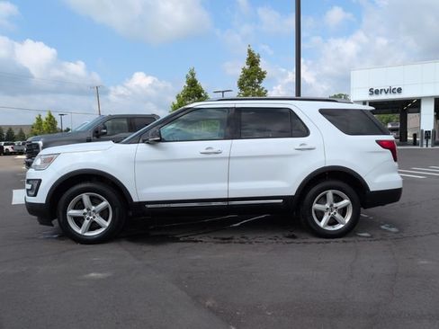 Certified 2017 Ford Explorer XLT w/ Equipment Group 202A AWD/4WD image 2