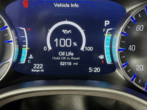 Used 2025 Chrysler Pacifica Select image 13