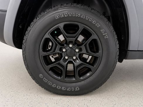 Used 2022 Jeep Cherokee Trailhawk w/ Sun, Sound & Nav Group AWD/4WD image 33