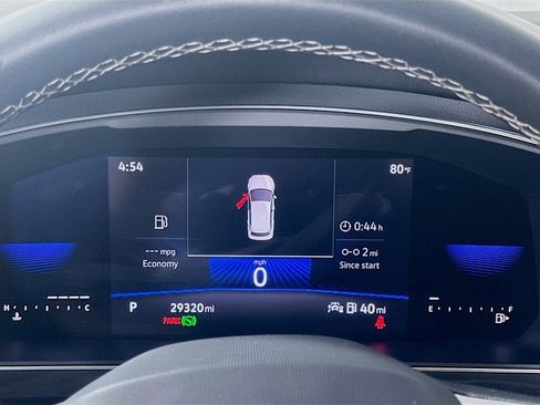 Used 2022 Volkswagen Tiguan SE image 9