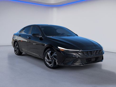 Used 2024 Hyundai Elantra SEL w/ Convenience Package image 1