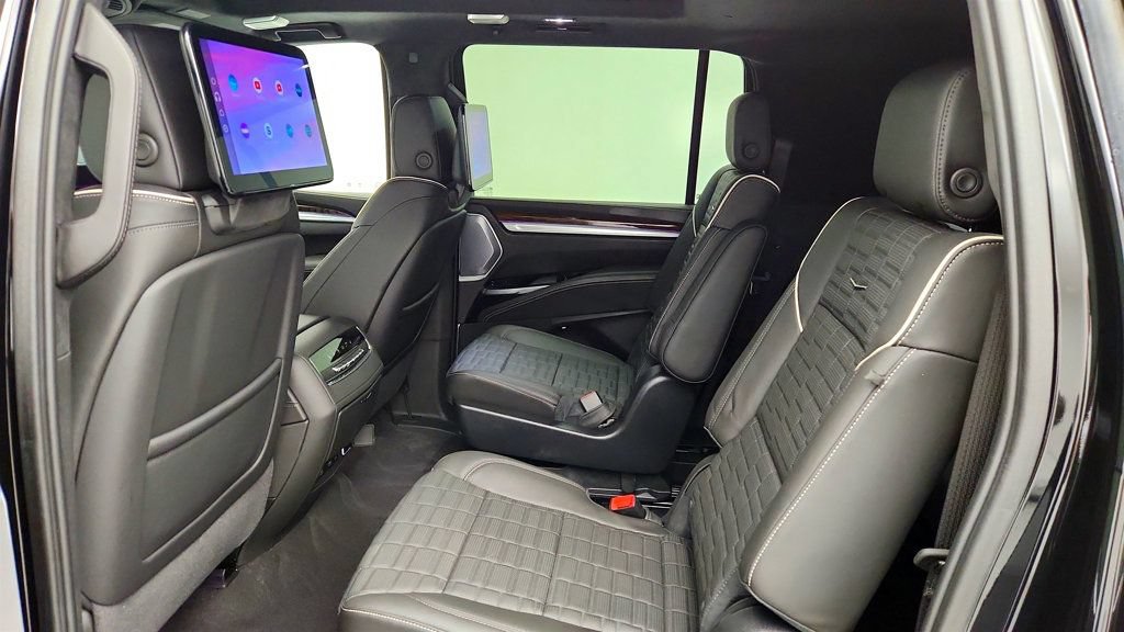 Used 2025 Cadillac Escalade ESV Sport Platinum AWD/4WD image 19