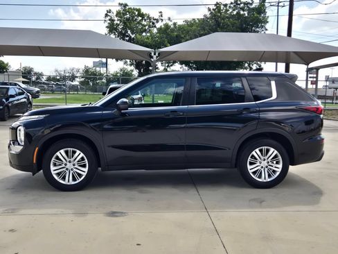 Used 2023 Mitsubishi Outlander ES FWD image 4