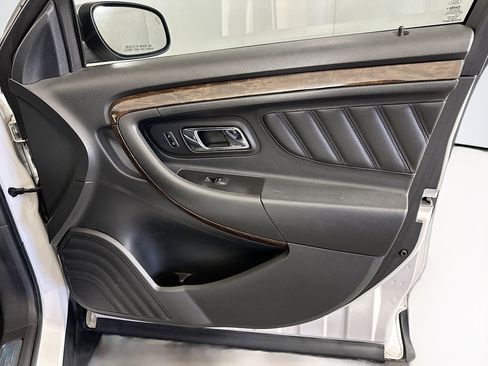 Used 2018 Ford Taurus Limited FWD image 31