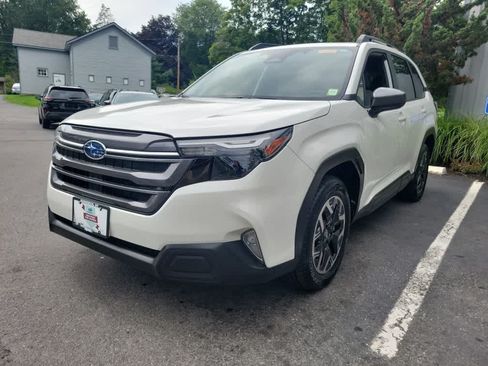 Certified 2025 Subaru Forester Premium AWD/4WD image 8