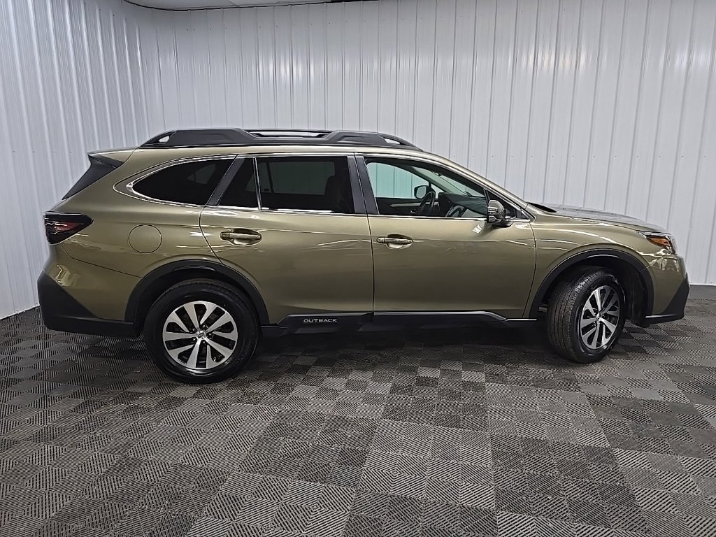 Used 2022 Subaru Outback Premium AWD/4WD image 2