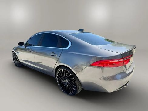 Used 2016 Jaguar XF Premium image 3