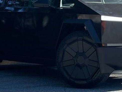Used 2025 Tesla Cybertruck 2WD Crew Cab image 11