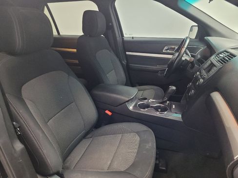 Used 2017 Ford Explorer XLT FWD image 21