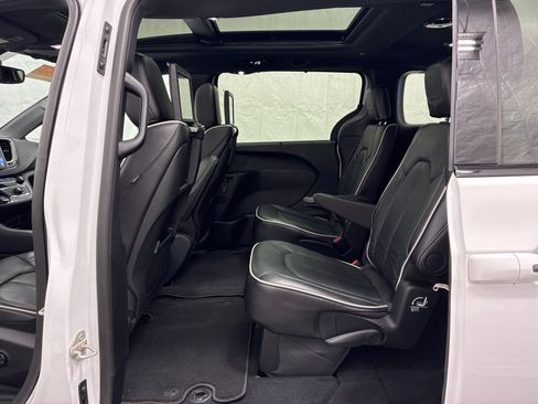 Used 2024 Chrysler Pacifica Limited w/ Uconnect Theater Family Group AWD/4WD image 15