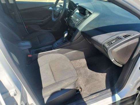 Used 2018 Ford Focus SE FWD image 5