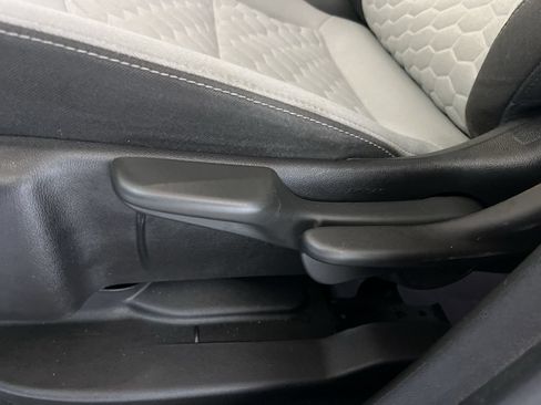 Used 2019 Chevrolet Equinox LS FWD image 20