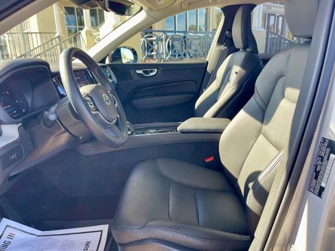 Used 2025 Volvo XC60 B5 Plus image 11