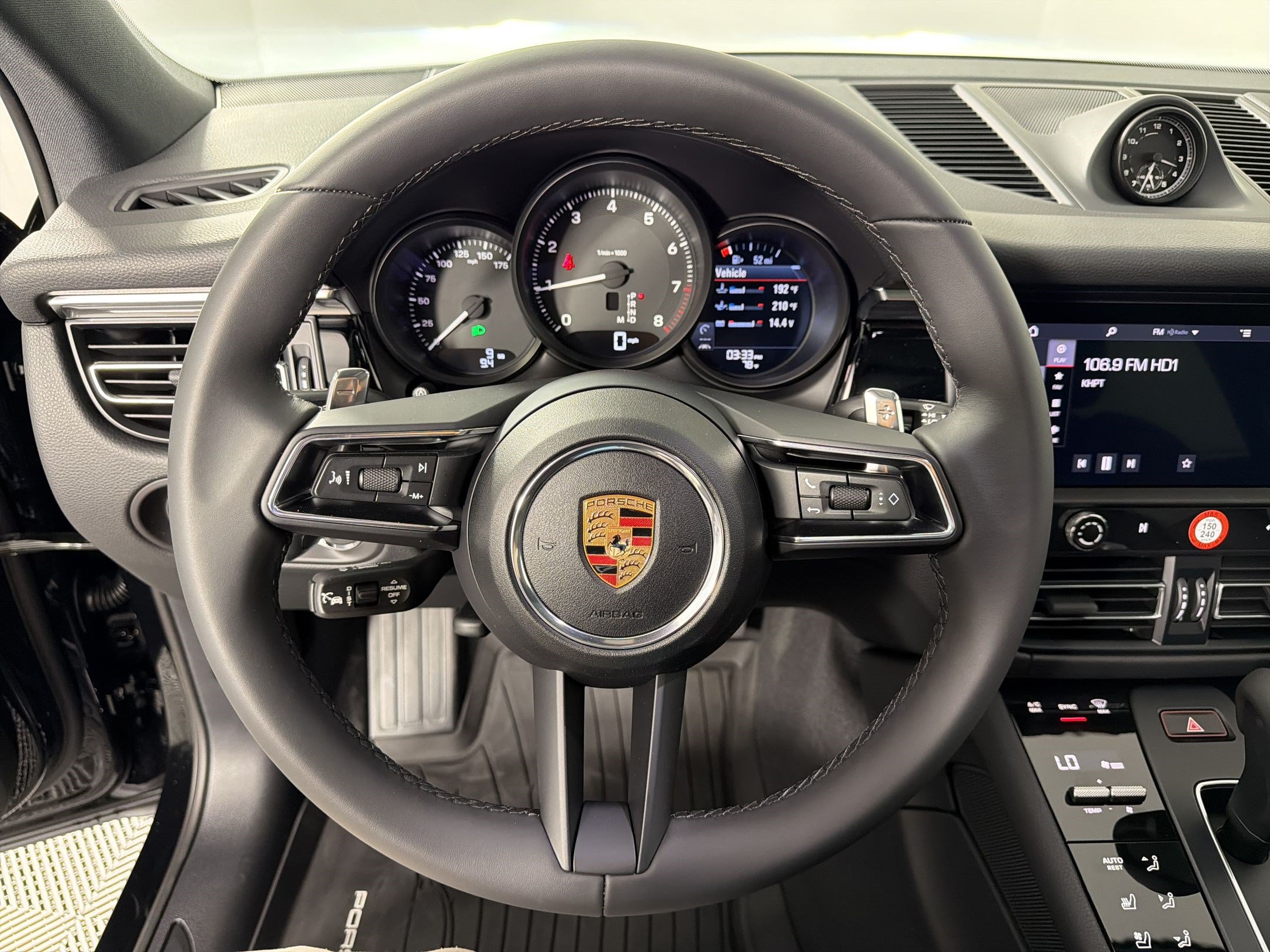 Used 2026 Porsche Macan AWD/4WD image 17