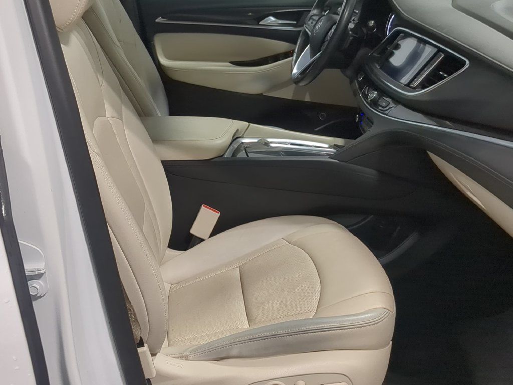 Used 2024 Buick Enclave Essence w/ Sound and Sites Package AWD/4WD image 27