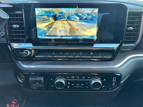 Used 2025 GMC Sierra 1500 SLT image 17