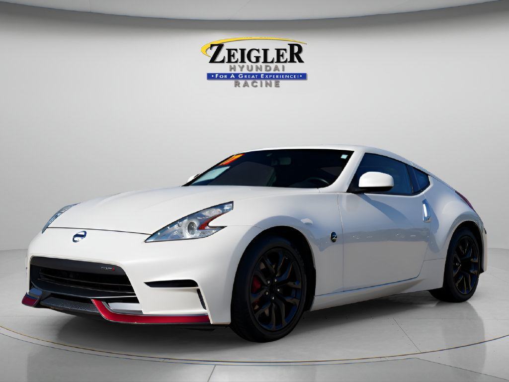 Used 2017 Nissan 370Z NISMO RWD image 3