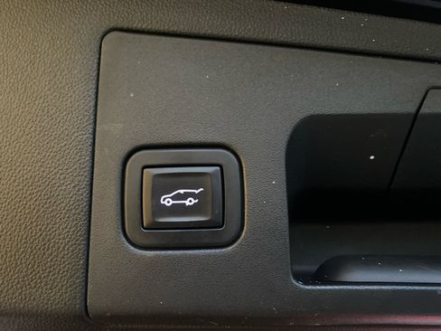 Used 2018 Cadillac XT5 Luxury w/ Driver Awareness Package image 32