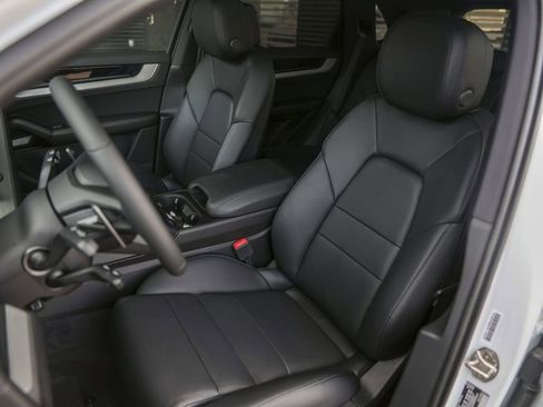 New 2025 Porsche Cayenne image 5