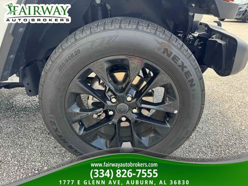 Used 2025 Jeep Wrangler Unlimited Sahara w/ Safety Group AWD/4WD image 33