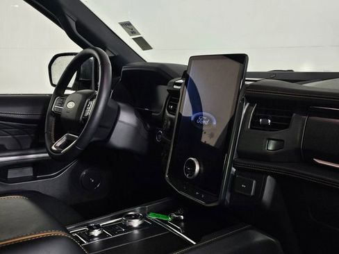 Used 2024 Ford Expedition Max Platinum image 10