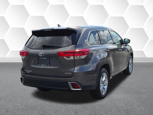 Used 2017 Toyota Highlander Limited FWD image 3