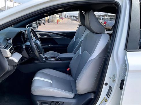 Used 2025 Toyota Camry SE image 8