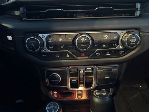 Used 2024 Jeep Wrangler Unlimited Rubicon 4xe image 21