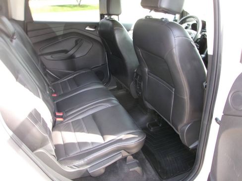 Used 2017 Ford Escape SE w/ SE Leather Comfort Package FWD image 8