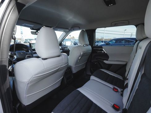 New 2026 Mitsubishi Outlander SE image 34