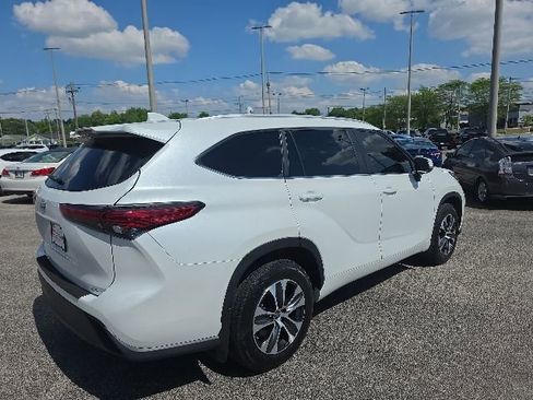 Used 2023 Toyota Highlander XLE FWD image 5