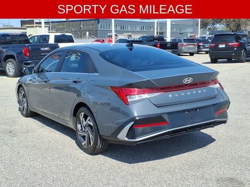 Used 2024 Hyundai Elantra SEL w/ Convenience Package FWD image 7