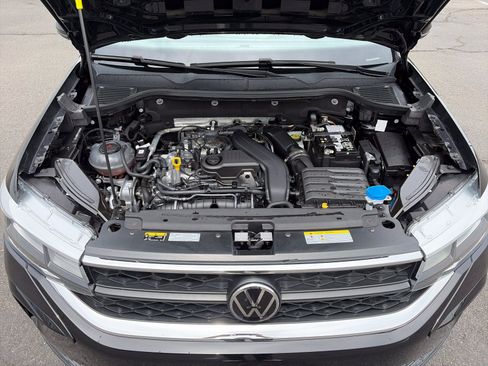 Certified 2024 Volkswagen Taos SE AWD/4WD image 32