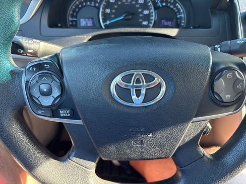 Used 2014 Toyota Camry LE w/ Moonroof Package FWD image 27