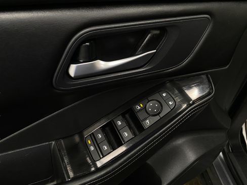 Certified 2025 Nissan Rogue SV AWD/4WD image 28