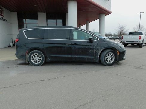 Used 2020 Chrysler Voyager LX w/ Cold Weather Group image 9