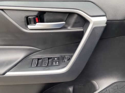 Used 2025 Toyota RAV4 XLE w/ Convenience Package image 16