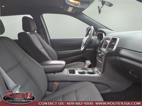 Used 2019 Jeep Grand Cherokee Laredo AWD/4WD image 13