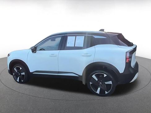 Used 2026 Nissan Kicks SR FWD image 8
